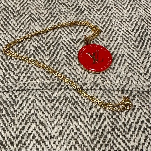 Louis Vuitton Zipper Pull Necklace - Picture 4 of 4